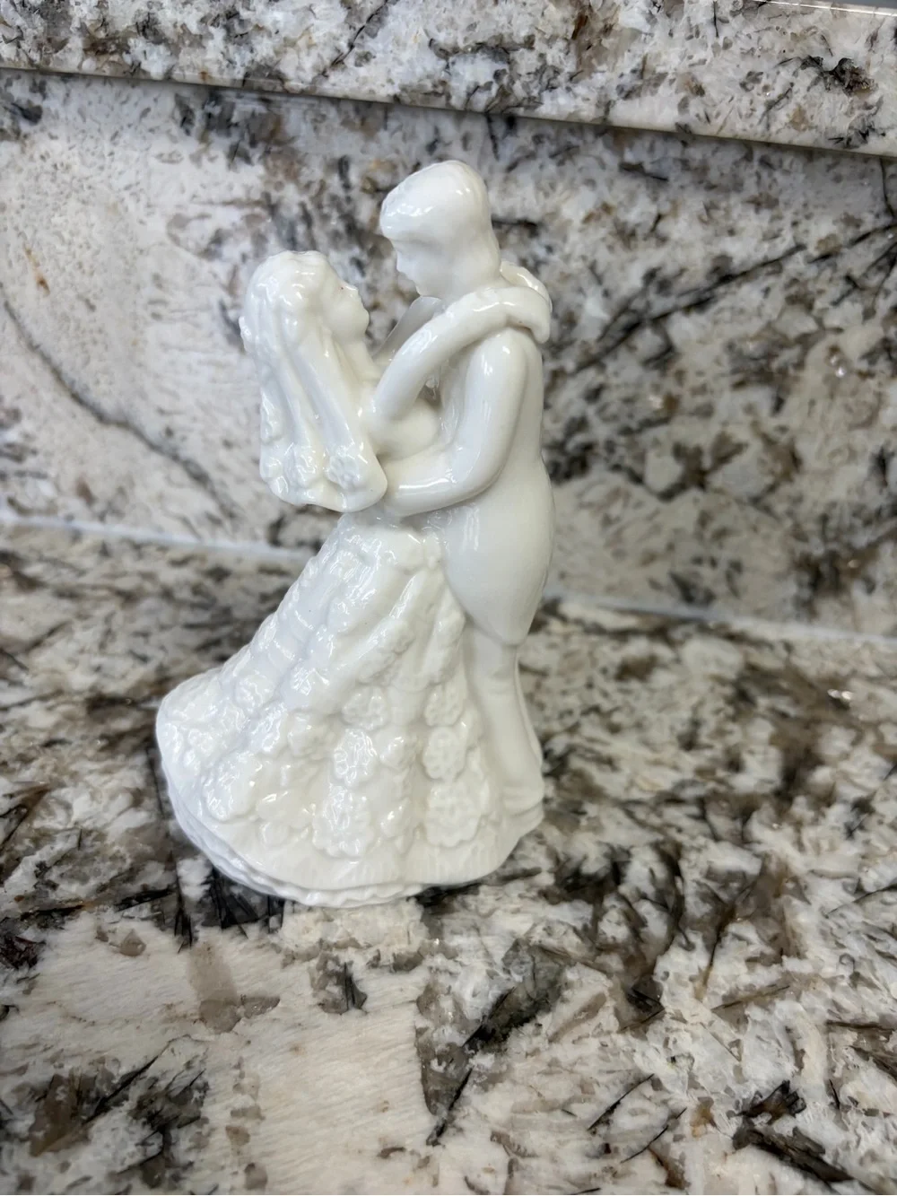 Vintage ceramic bride & Groom Wedding Cake Topper Figurine Elegant EUC heirloom